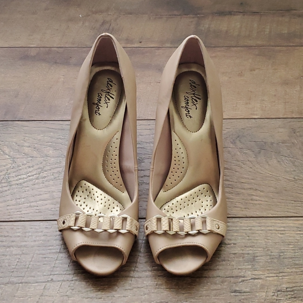 Beige open toe heels size 9 1/2 Wide